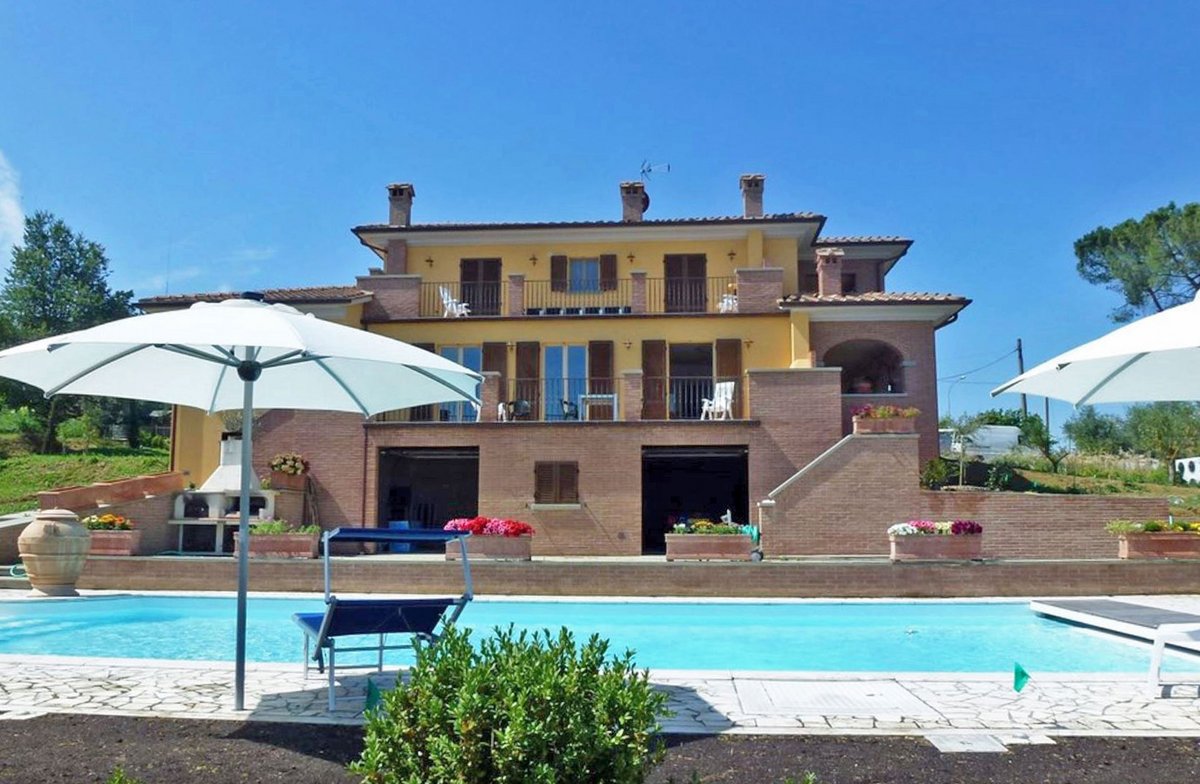 Villa mit Pool und Olivenhain